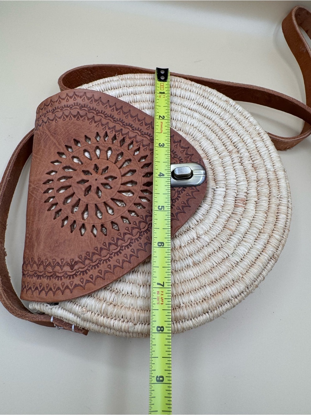 Source Unknown Beige Woven Round Crossbody with Brown Leather Flap - Picture 9 of 14